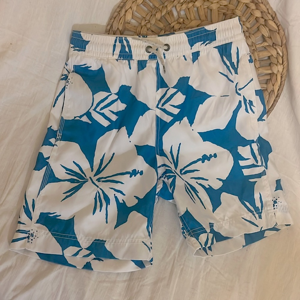 Gap board shorts. Boys size M (8)